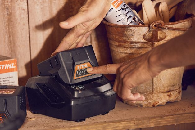 Обслуговування акумулятора STIHL AK 10 і AK 20